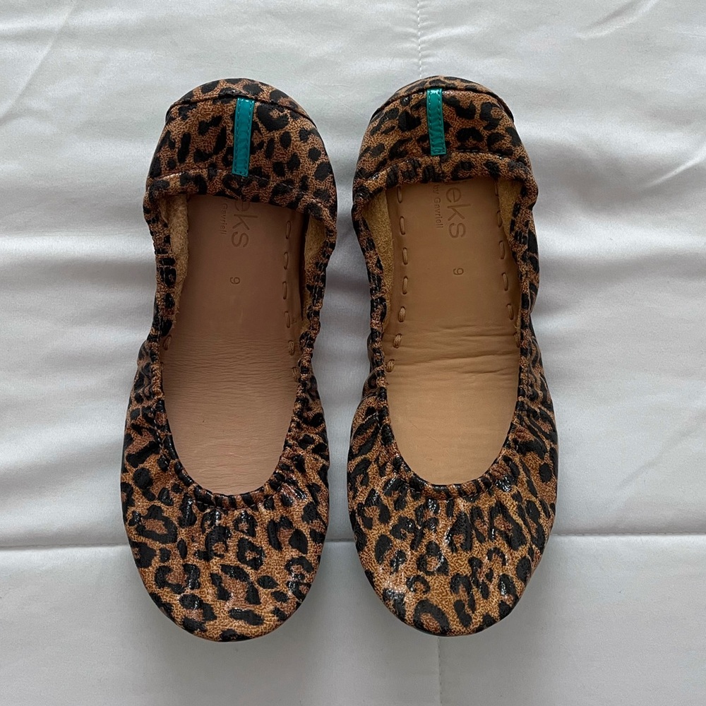 Leopard print Tieks ballet flats. Size 9. Never worn. Like brand new.